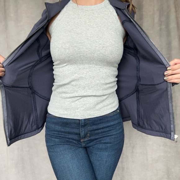 Lululemon Full Zip Athletic Jacket in Navy Blue, Size 8 / Small, Thumb Holes - Picture 8 of 8